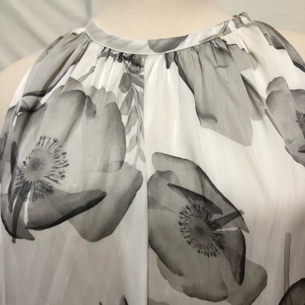 Elegant sleeveless floral print top